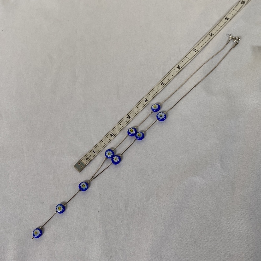 Dainty glass bead silvertone necklace - Picture 3 of 4